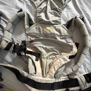 Manduka Gray and Yellow Kids Carrier